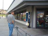  15_leonard_walking_into_mexican_restaurant.jpg 