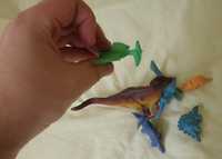  16-dinosaur-fight.jpg 