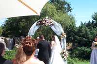  18-at-the-altar.jpg 