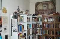  23-seths-bookcase.jpg 