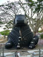  30-Awesome-bull-statue.jpg 